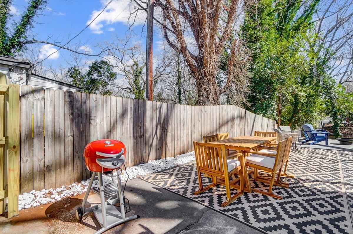 Cozy House W Hot Tub & Big Yard Charlotte Extérieur photo