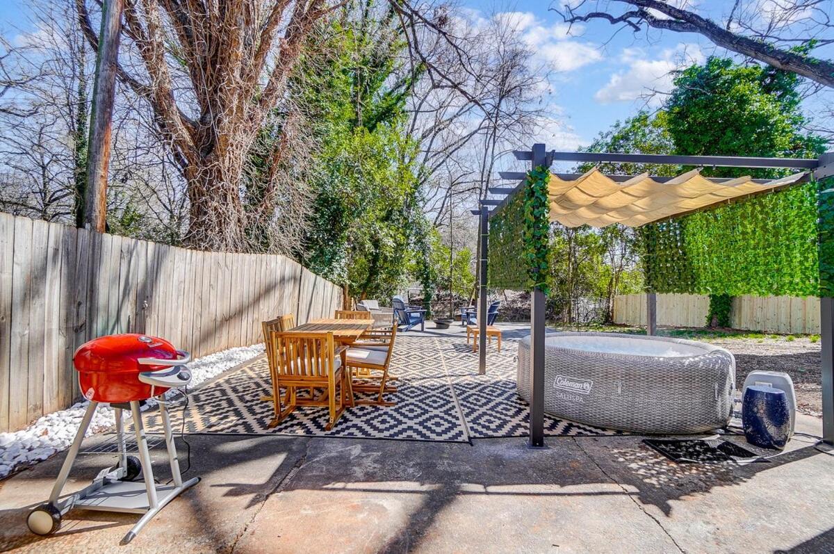 Cozy House W Hot Tub & Big Yard Charlotte Extérieur photo