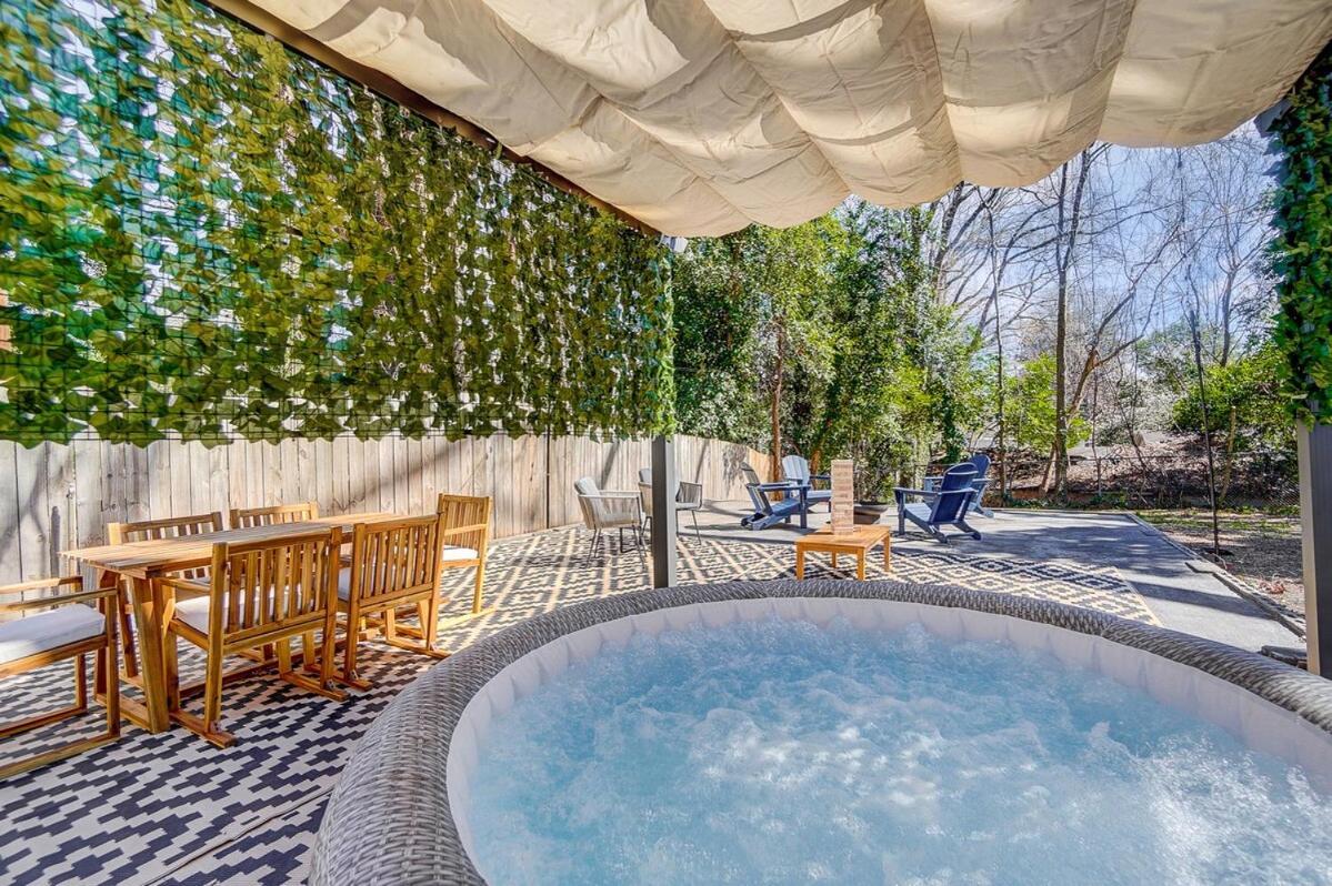 Cozy House W Hot Tub & Big Yard Charlotte Extérieur photo