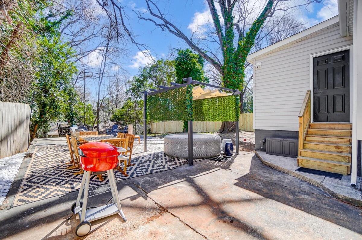 Cozy House W Hot Tub & Big Yard Charlotte Extérieur photo